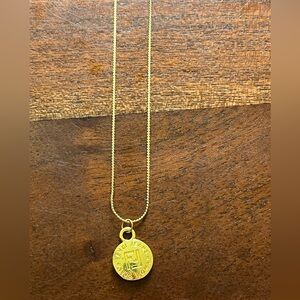 Elegant Gold Pendant Necklace